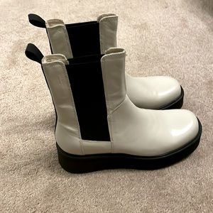 Vagabond pull on leather boots